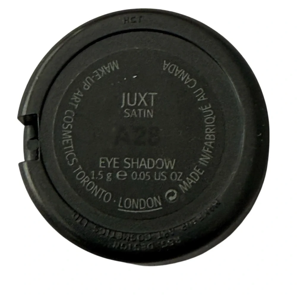MAC Cosmetics JUXT SATIN Eyeshadow - Shimmering Green